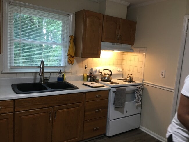 936 Poplar Ave in Chesapeake, VA - Foto de edificio - Building Photo