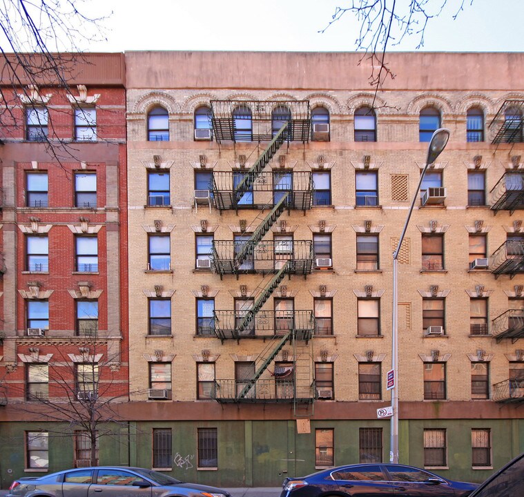 344 E 105th St in New York, NY - Building Photo