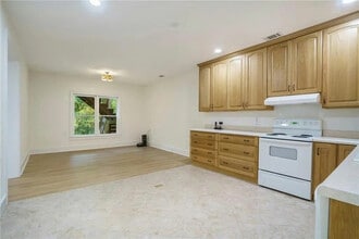 2262 Meadowvale Dr NE in Atlanta, GA - Building Photo - Building Photo
