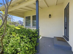 10537 Rochester Ave in Los Angeles, CA - Building Photo - Building Photo