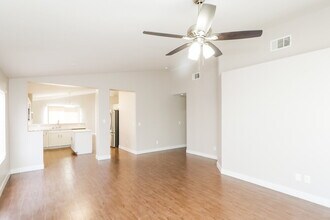 964 Moore Oaks Ct in Henderson, NV - Building Photo - Building Photo