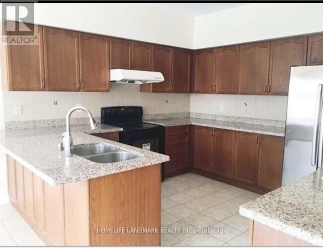 45 Castlemore Ave in Markham, ON - Building Photo - Building Photo