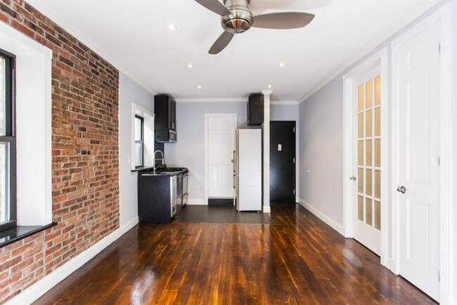 434 W 52nd St