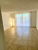 6980 NW 186th St in Hialeah, FL - Building Photo