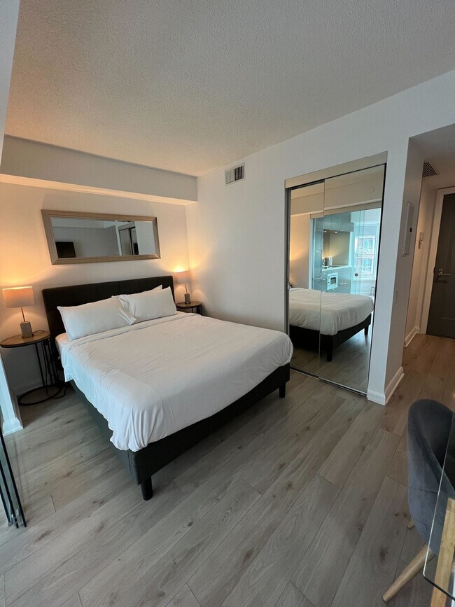 150 Bloor St W, Unit SI ID1510938P in Toronto, ON - Building Photo - Building Photo