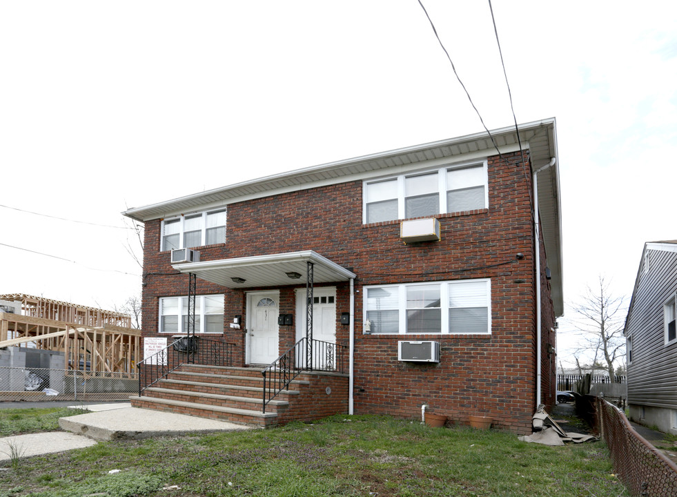 429-431 Erico Ave in Elizabeth, NJ - Building Photo