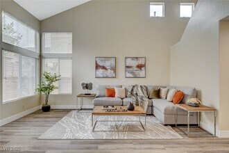 2033 Shining Feather Ln in Las Vegas, NV - Building Photo - Building Photo