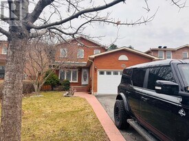 20 Inverary Dr in Brampton, ON - Building Photo