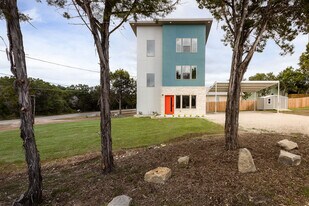 1940 Green Hill Dr in Canyon Lake, TX - Building Photo