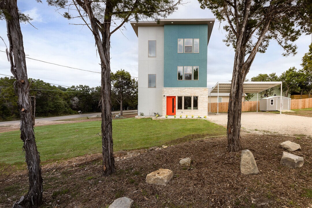 1940 Green Hill Dr in Canyon Lake, TX - Building Photo