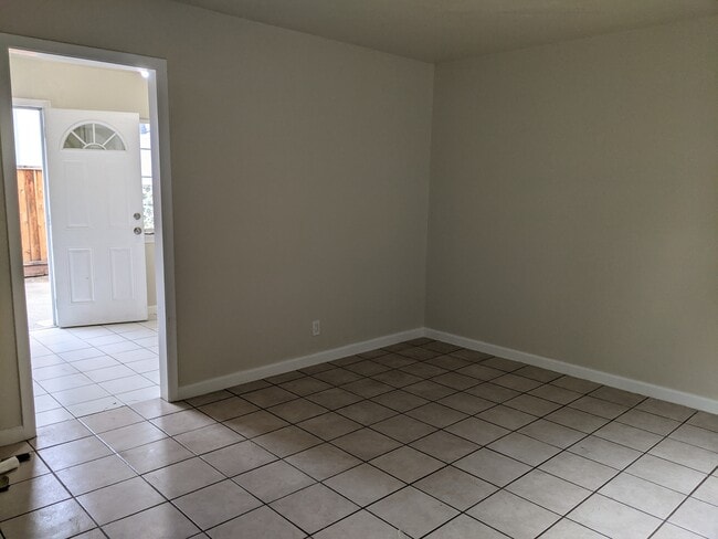 315 Higdon Ave, Unit 4