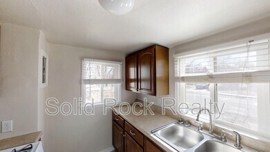 2436 E Monument St in Colorado Springs, CO - Building Photo - Building Photo