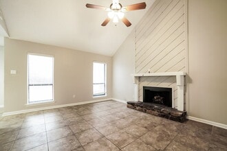 4381 Crescent Park Dr in Memphis, TN - Building Photo - Building Photo