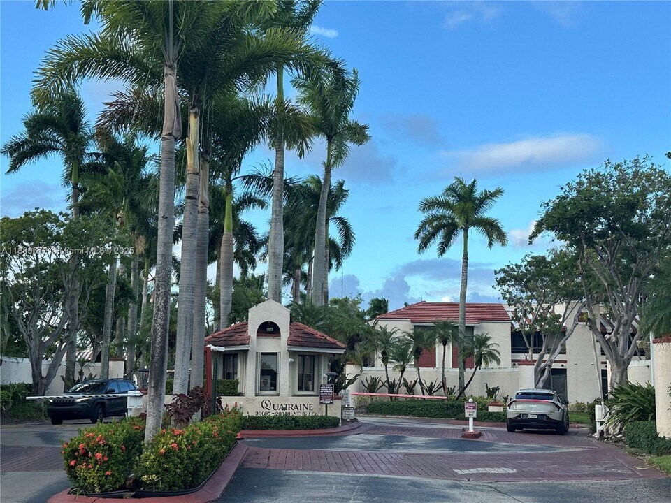 20075 NE 3rd Ct in Miami Gardens, FL - Building Photo