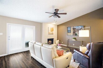2100 Friendly Dr in Arlington, TX - Building Photo - Building Photo