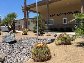 686 E Cottonwood Rd, Unit 6 in Palm Springs, CA - Building Photo