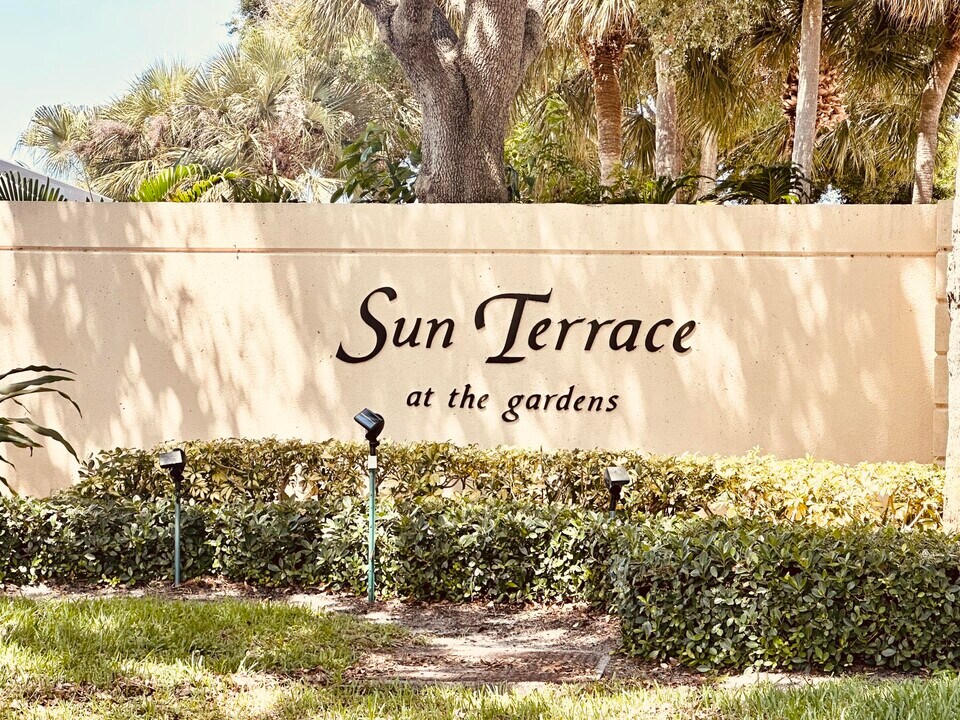 9157 Sun Terrace Cir in Palm Beach Gardens, FL - Building Photo