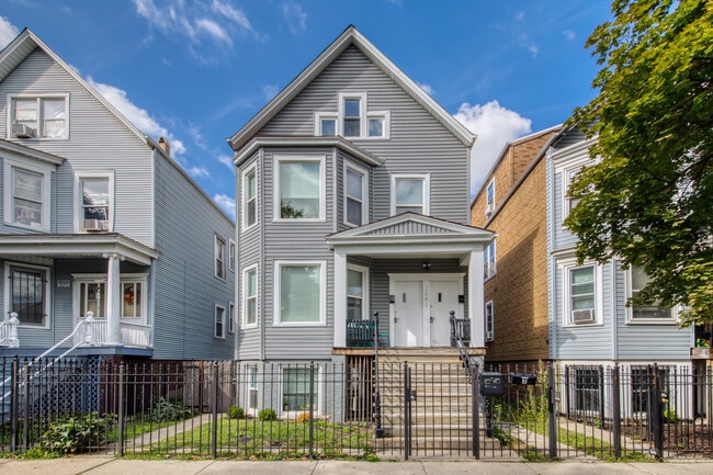 property at 2842 N Avers Ave