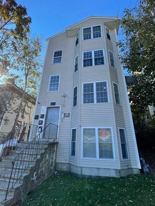 69 Clifford St in Boston, MA - Building Photo