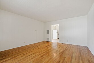 10900 Santa Monica Blvd in Los Angeles, CA - Building Photo - Building Photo