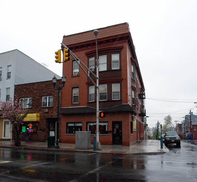 7 Kearny Ave in Kearny, NJ - Foto de edificio - Building Photo