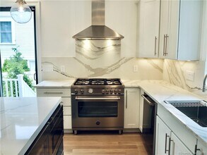 70 Seminary St in New Canaan, CT - Building Photo - Building Photo