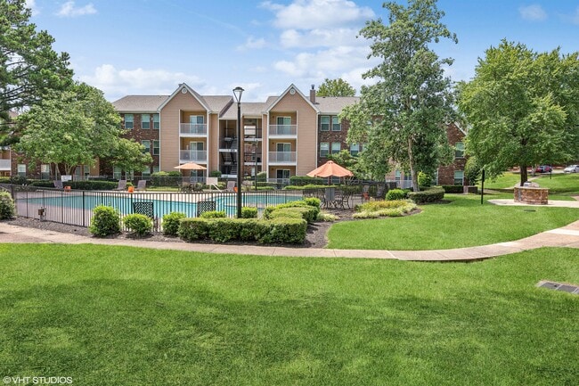 The Local Apartments in Memphis, TN - Foto de edificio - Building Photo