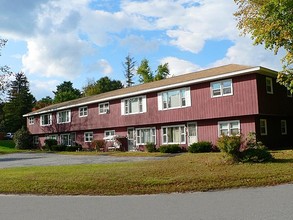 Fitch Manor in Claremont, NH - Foto de edificio - Building Photo