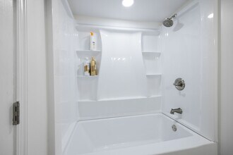 7218 Monument Ave, Unit 1 in Richmond, VA - Building Photo - Building Photo