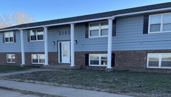 5903 Paradise Ln in Great Bend, KS - Building Photo