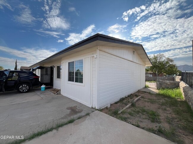 9333 Raleigh Dr in El Paso, TX - Building Photo - Building Photo