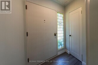 37 John St in King City, ON - Building Photo - Building Photo