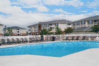 Legacy at Cross Creek in Fayetteville, NC - Foto de edificio - Building Photo