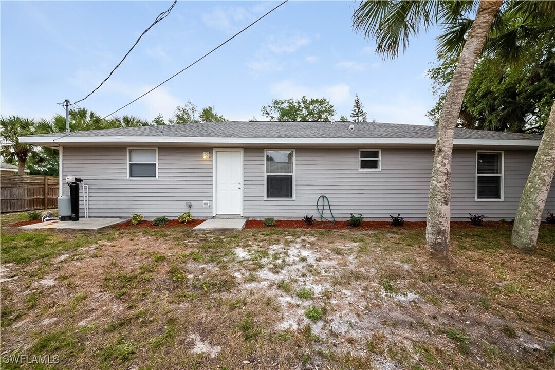 4816 Pompano Rd in Venice, FL - Building Photo