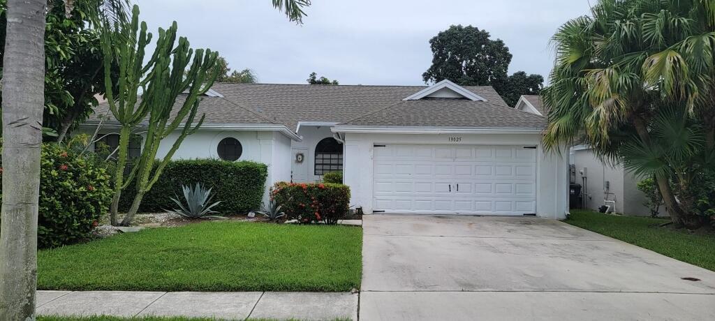 13025 Meadowbreeze Dr in Wellington, FL - Building Photo