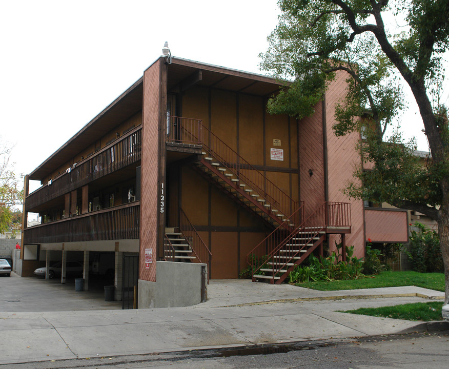 11335 Tiara St in North Hollywood, CA - Foto de edificio