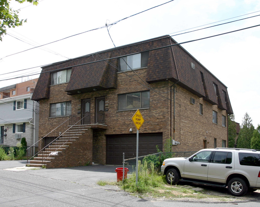 222-224 Crescent Ln in Cliffside Park, NJ - Building Photo