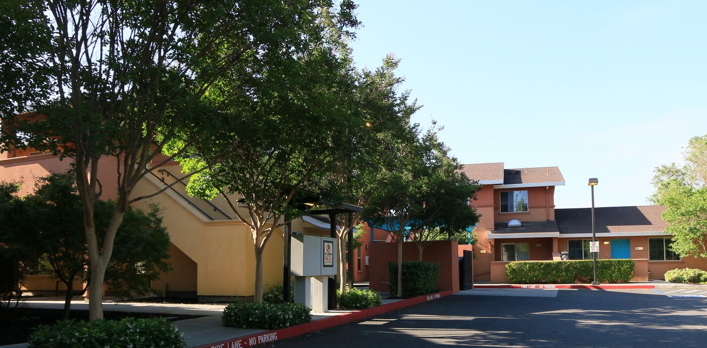 Skyline Apartments in Napa, CA - Foto de edificio