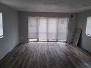 17516-17512 12th Terrace in Live Oak, FL - Foto de edificio - Building Photo