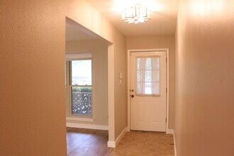 10004 Oak Run Dr in Austin, TX - Building Photo - Building Photo