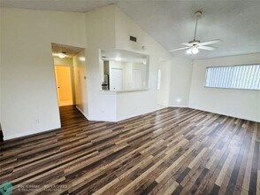 3405 NW 44th St in Oakland Park, FL - Building Photo - Building Photo