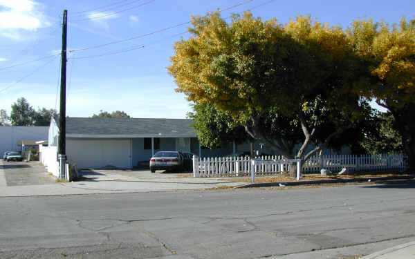 113 N Pritchard Ave in Fullerton, CA - Building Photo