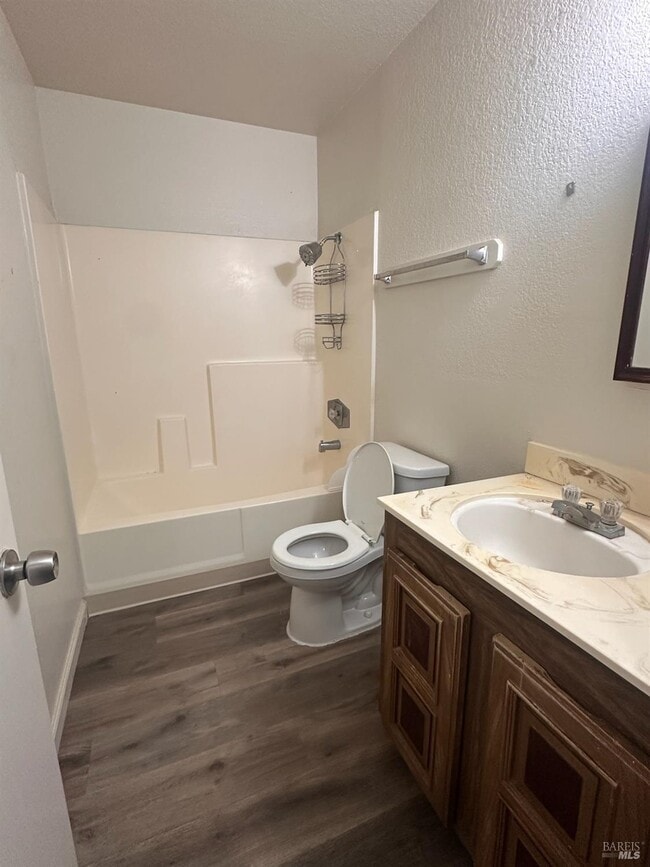 437 Ellesmere Dr in Dixon, CA - Building Photo - Building Photo