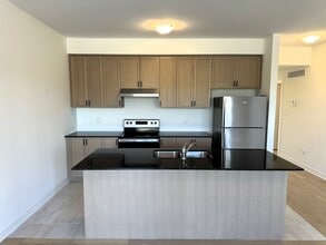 Delightful Bungalow in the heart of Bobcaygeon (3 Bed, 2 Bath) in Kawartha Lakes, ON - Building Photo - Building Photo