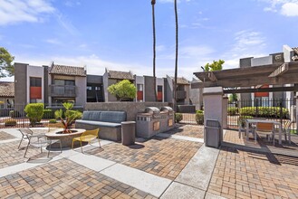 Park Tower Apartments in Chandler, AZ - Foto de edificio - Building Photo