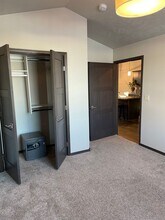 5703 S Plainside Pl in Sioux Falls, SD - Foto de edificio - Building Photo