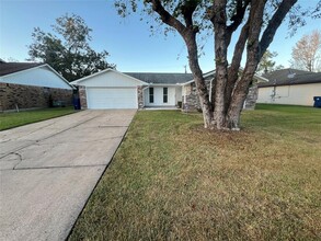 8010 Jonquil Dr in Texas City, TX - Foto de edificio - Building Photo