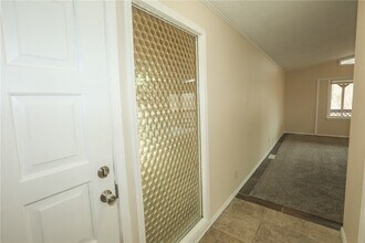 39 Sheneman Dr in Bella Vista, AR - Foto de edificio - Building Photo