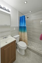 9340 SW 24th St in Miami, FL - Foto de edificio - Building Photo