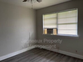 1205 Sunset Dr in Lake Charles, LA - Building Photo - Building Photo
